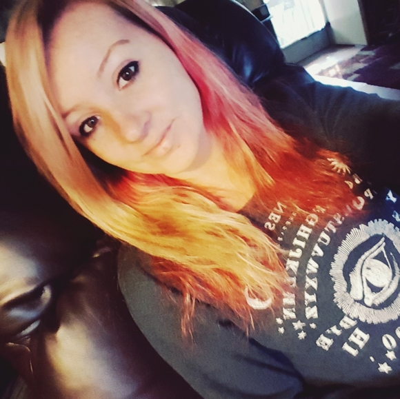 Meet your Posher, Jenna - Picture 2 of 2